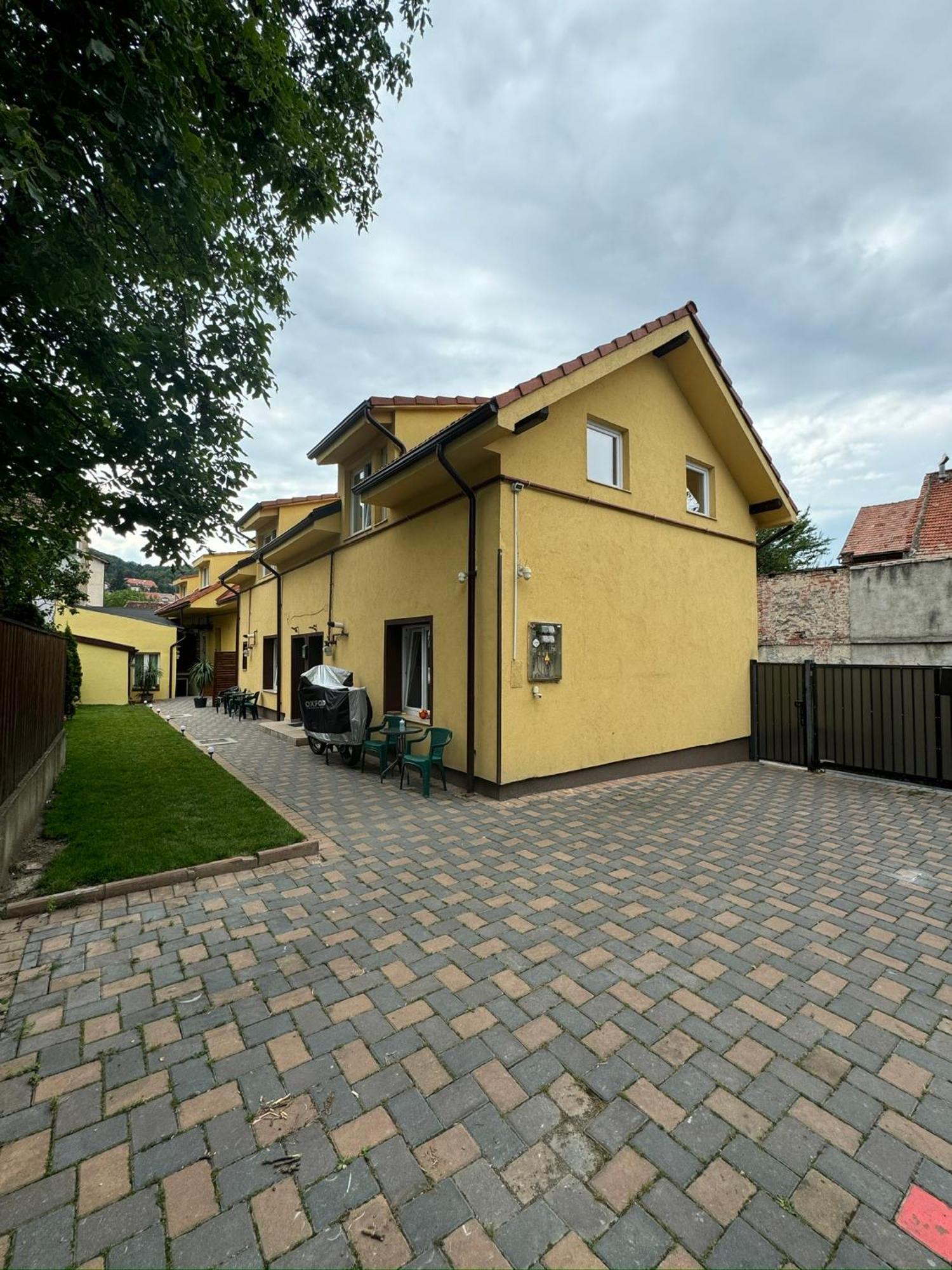 Apartamente De Inchiriat Lucky House Brasov Luaran gambar
